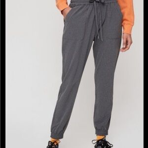 Aritzia TNA Perridon jogger pants